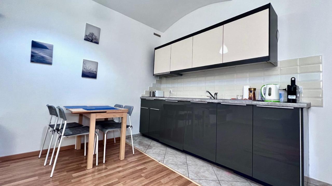 Ground Floor Apartment Prague Exterior photo